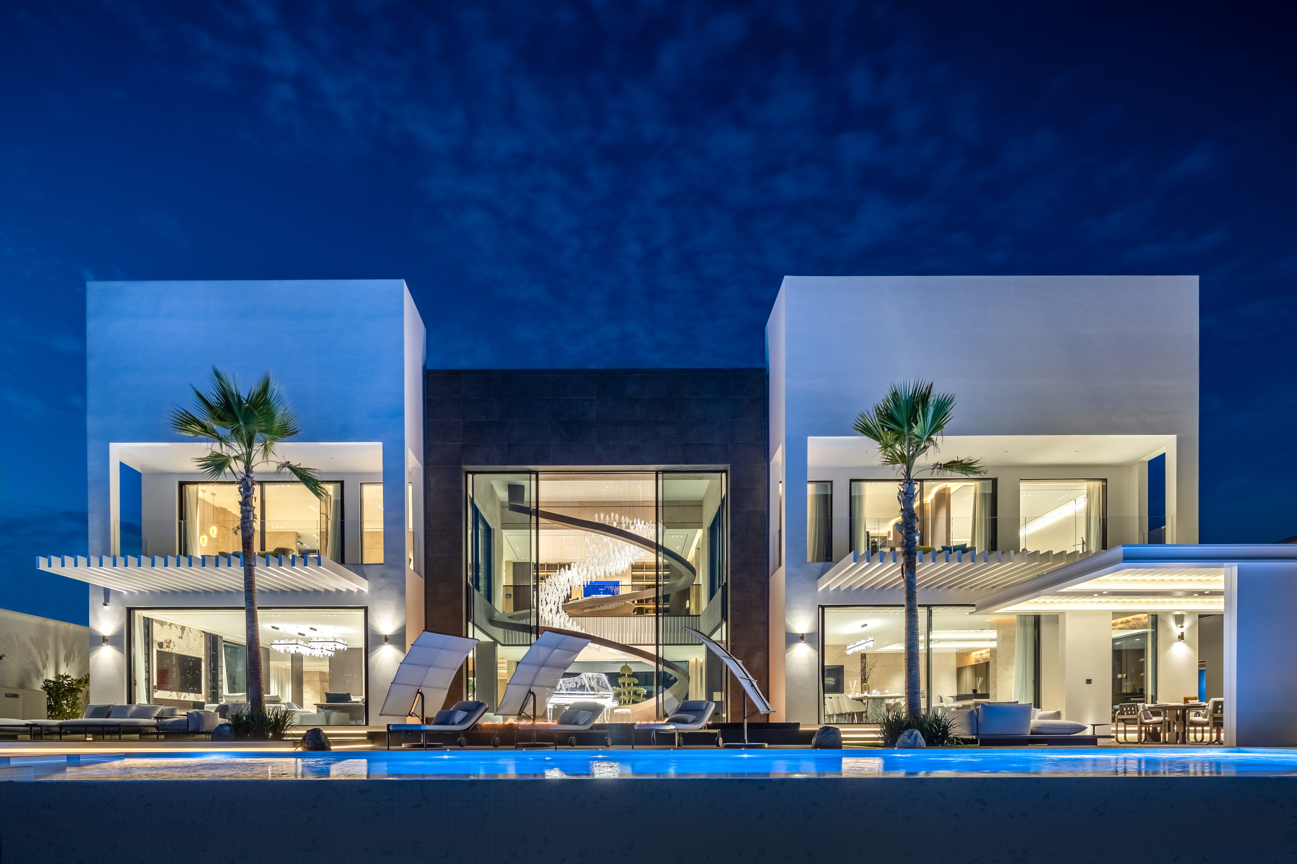 C89 Modern Luxury Villa in Dubai by night